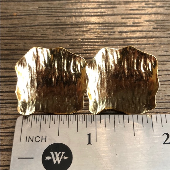 Vintage Hammered Textured Goldtone Clip Earrings - Picture 9 of 11